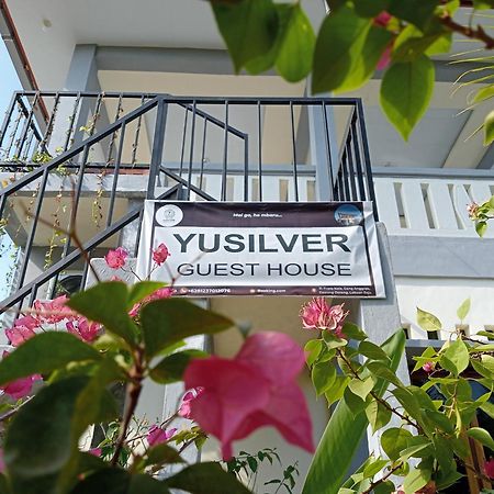 Yusilver Guest House ラブハン・バジョ エクステリア 写真